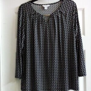 Liz Claiborne Monochrome Circle Pattern Top